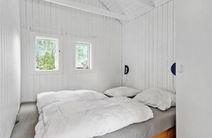 Economy Cabin, 2 Bedrooms, Shared Bathroom (Linen Excluded)