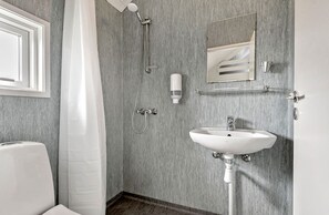 Comfort Cabin, 2 Bedrooms, Private Bathroom (Linen Excluded) | Bathroom - First Camp Ajstrup Strand (Malling)