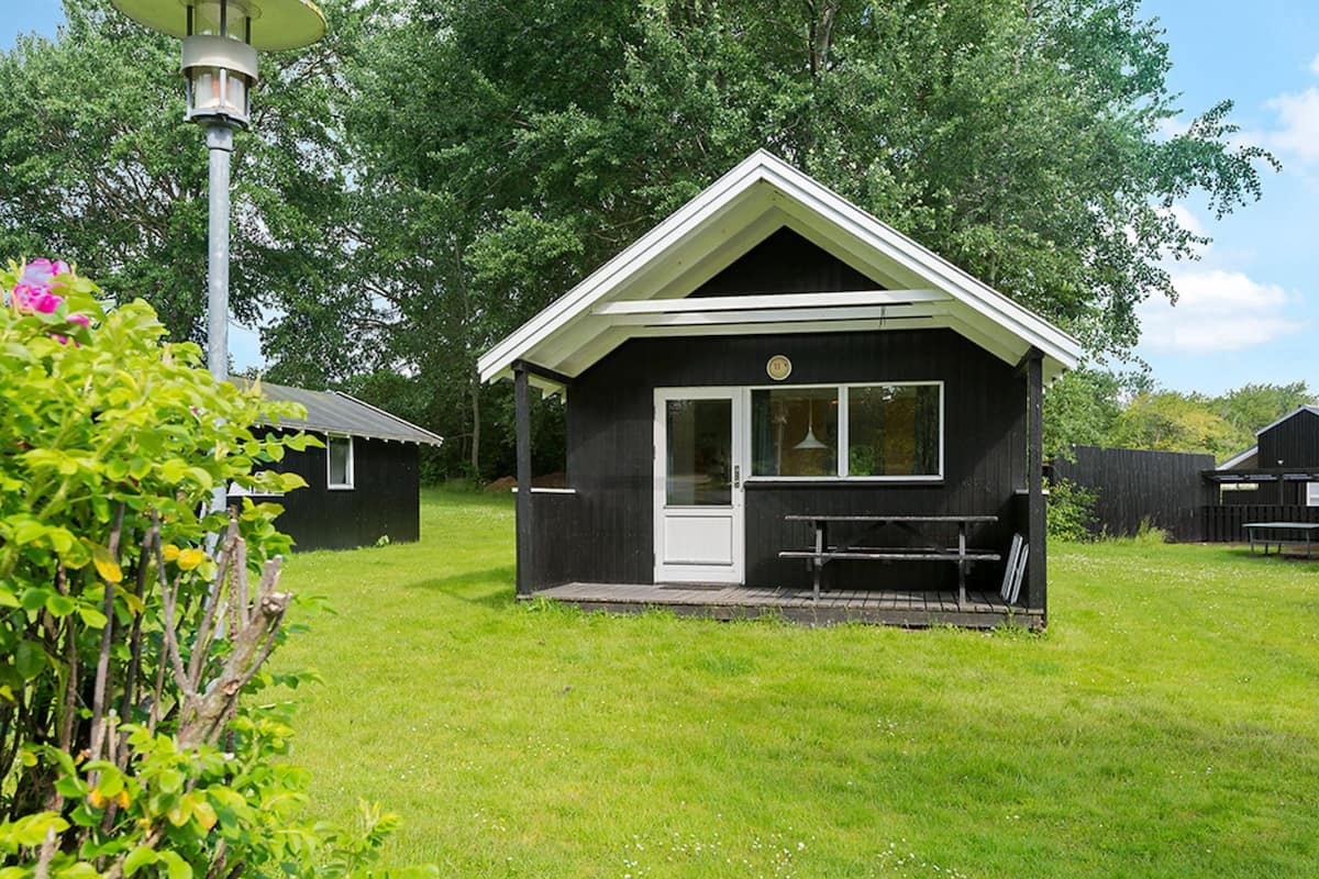 Economy Cabin, 2 Bedrooms, Shared Bathroom (Linen Excluded) | Terrace/patio