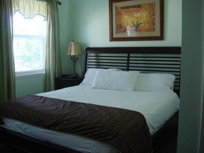 Room, 1 King Bed | Egyptian cotton sheets, premium bedding, pillowtop beds - The City Hotel Bar & Grill (Northern Cambria)