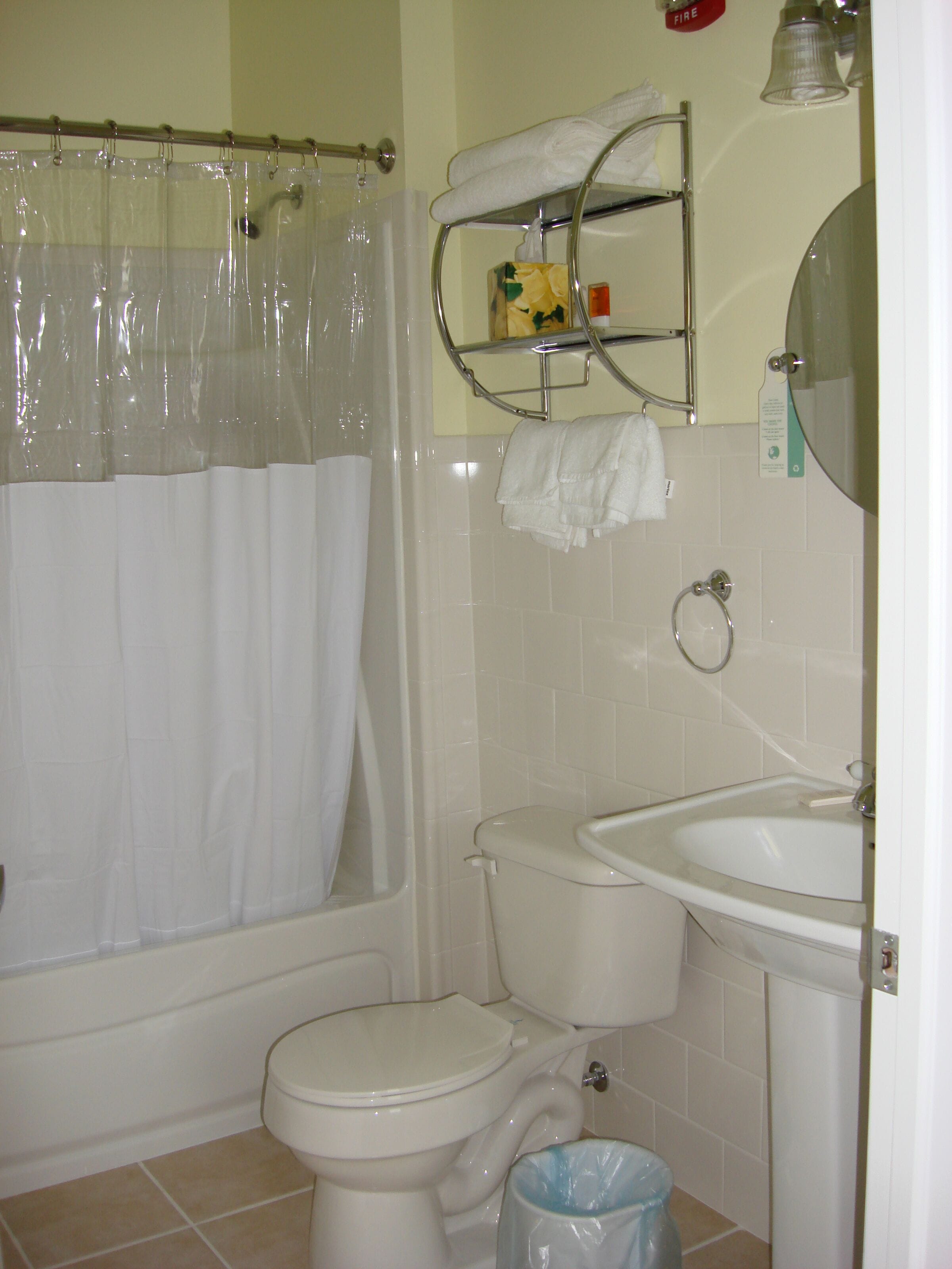 ของใช้ในห้องน้ำฟรี, ไดร์เป่าผม, ผ้าเช็ดตัว, สบู่