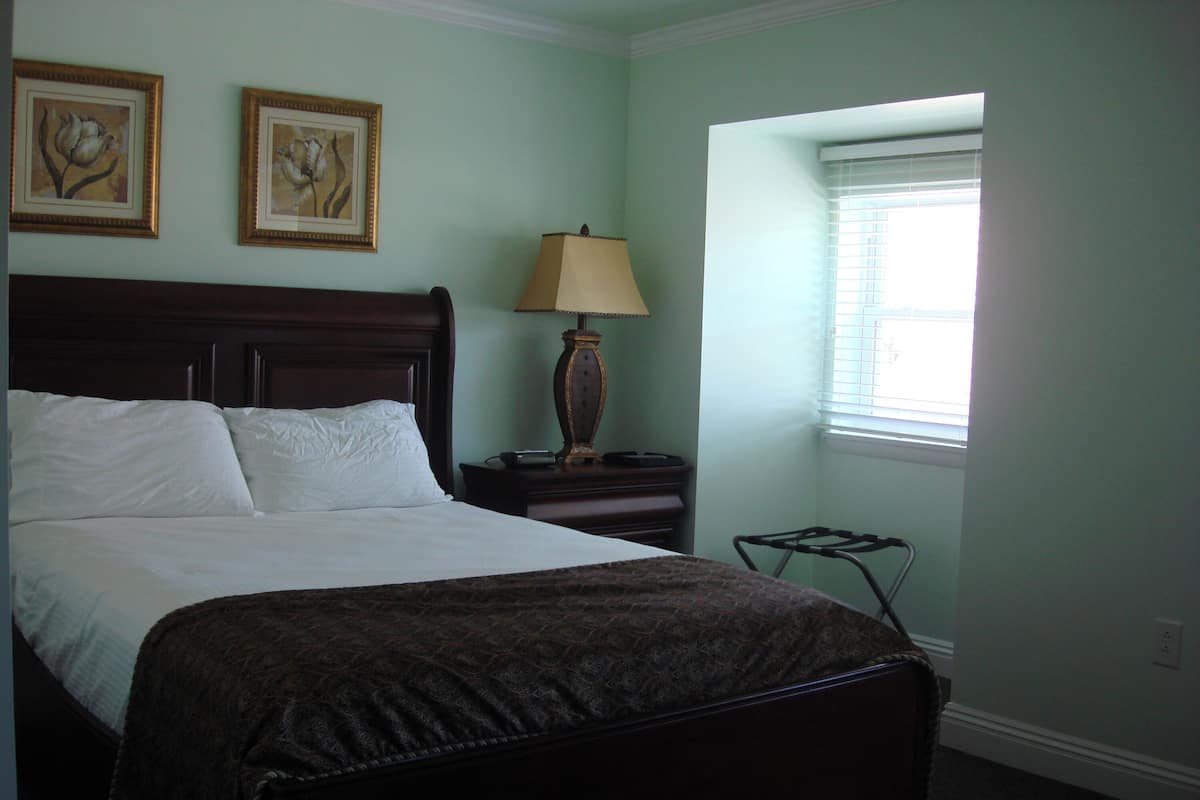 Egyptian cotton sheets, premium bedding, pillow-top beds