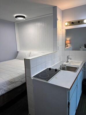 Standaard kamer, 1 queensize bed | Een bureau, gratis wifi, beddengoed
