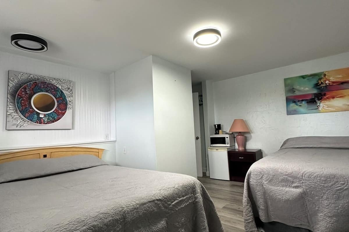 Standard Room, 2 Katil Kelamin (Double) | 1 bilik tidur, meja, Wi-fi percuma, cadar katil