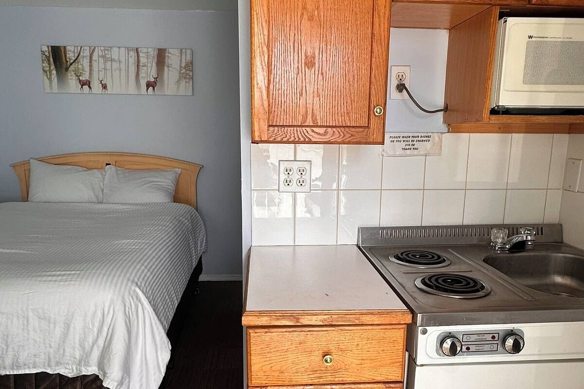 Standard Room, 1 Queen Bed