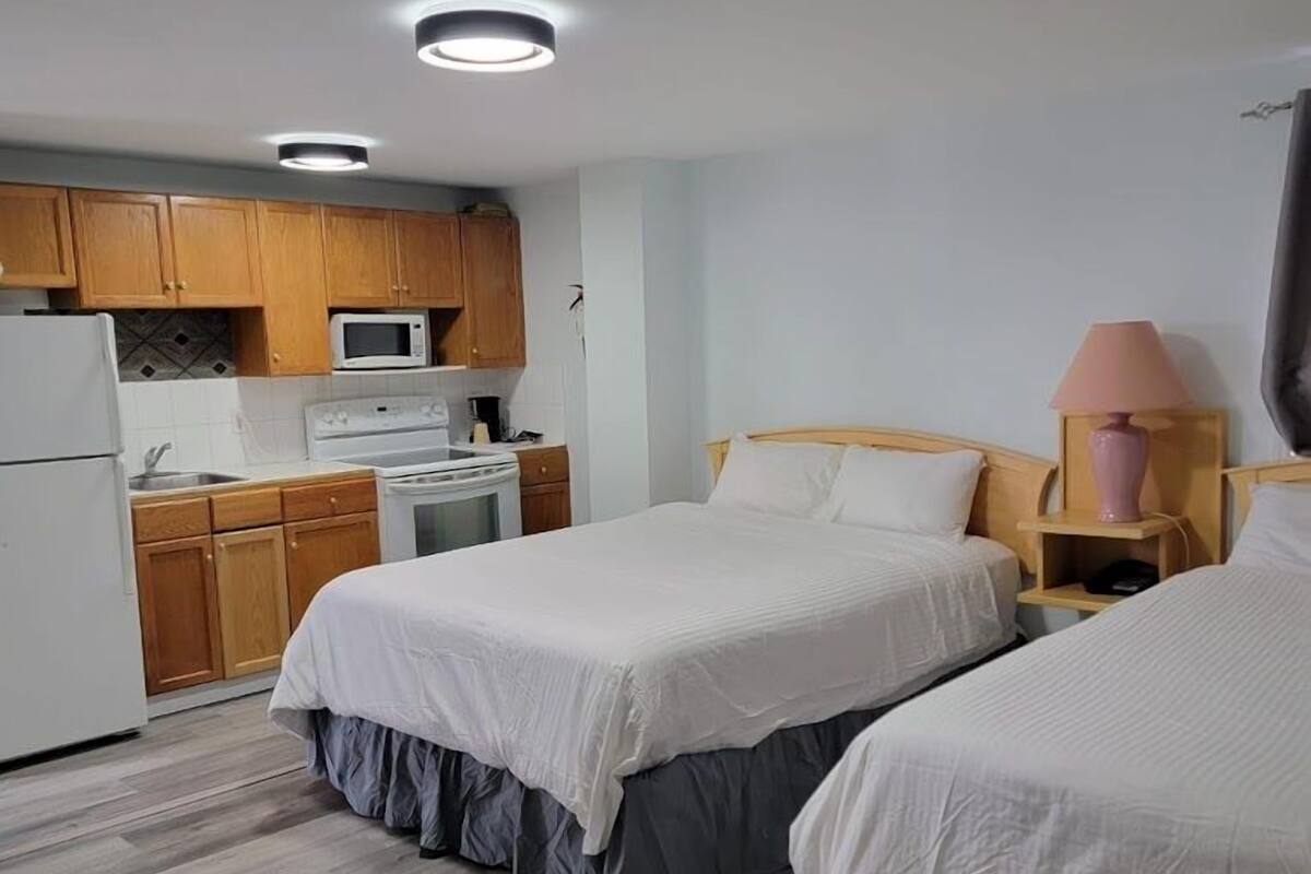 Standard Room, 2 Queen Beds, Kitchen