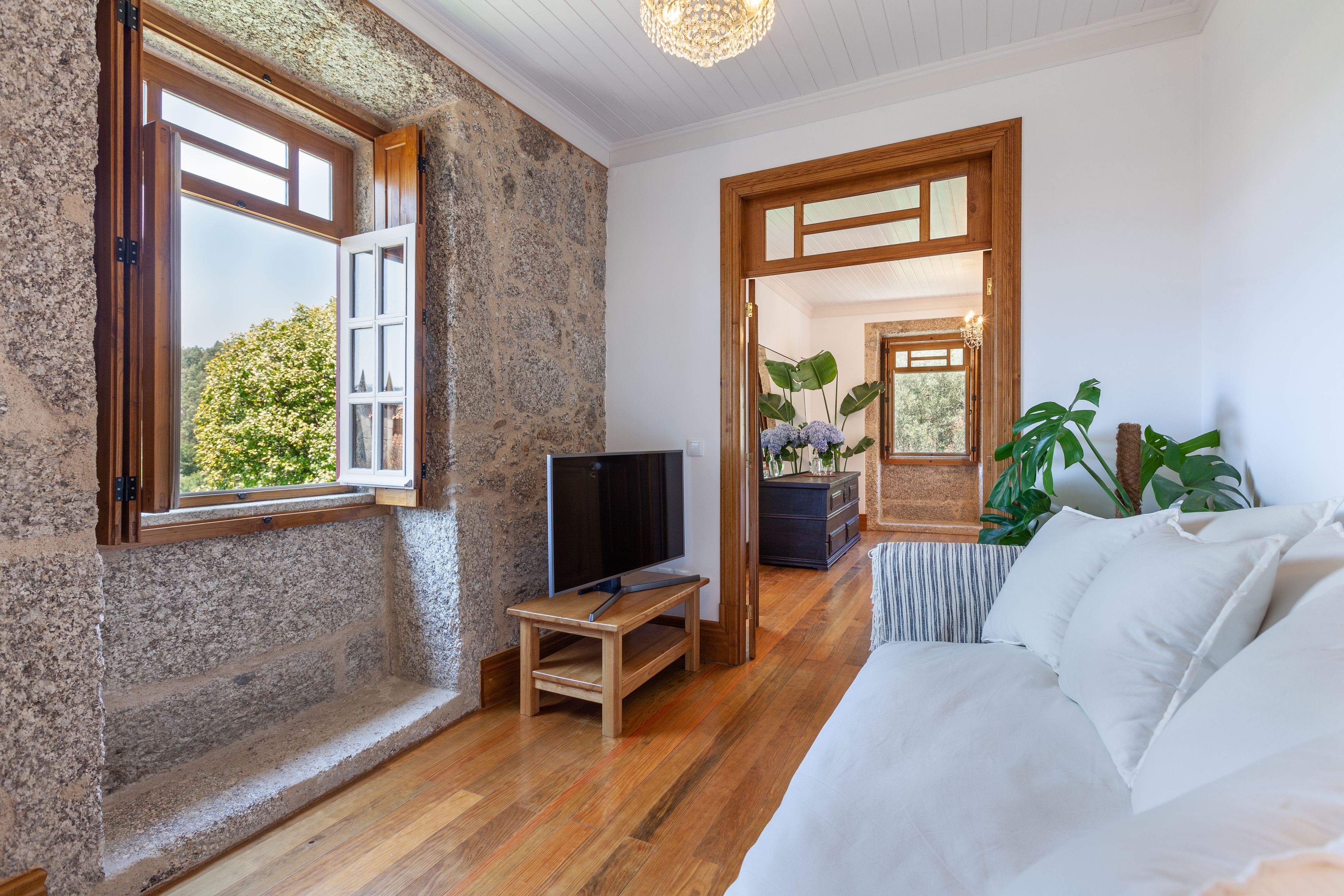 Suite | Living area | LCD TV, toys, books