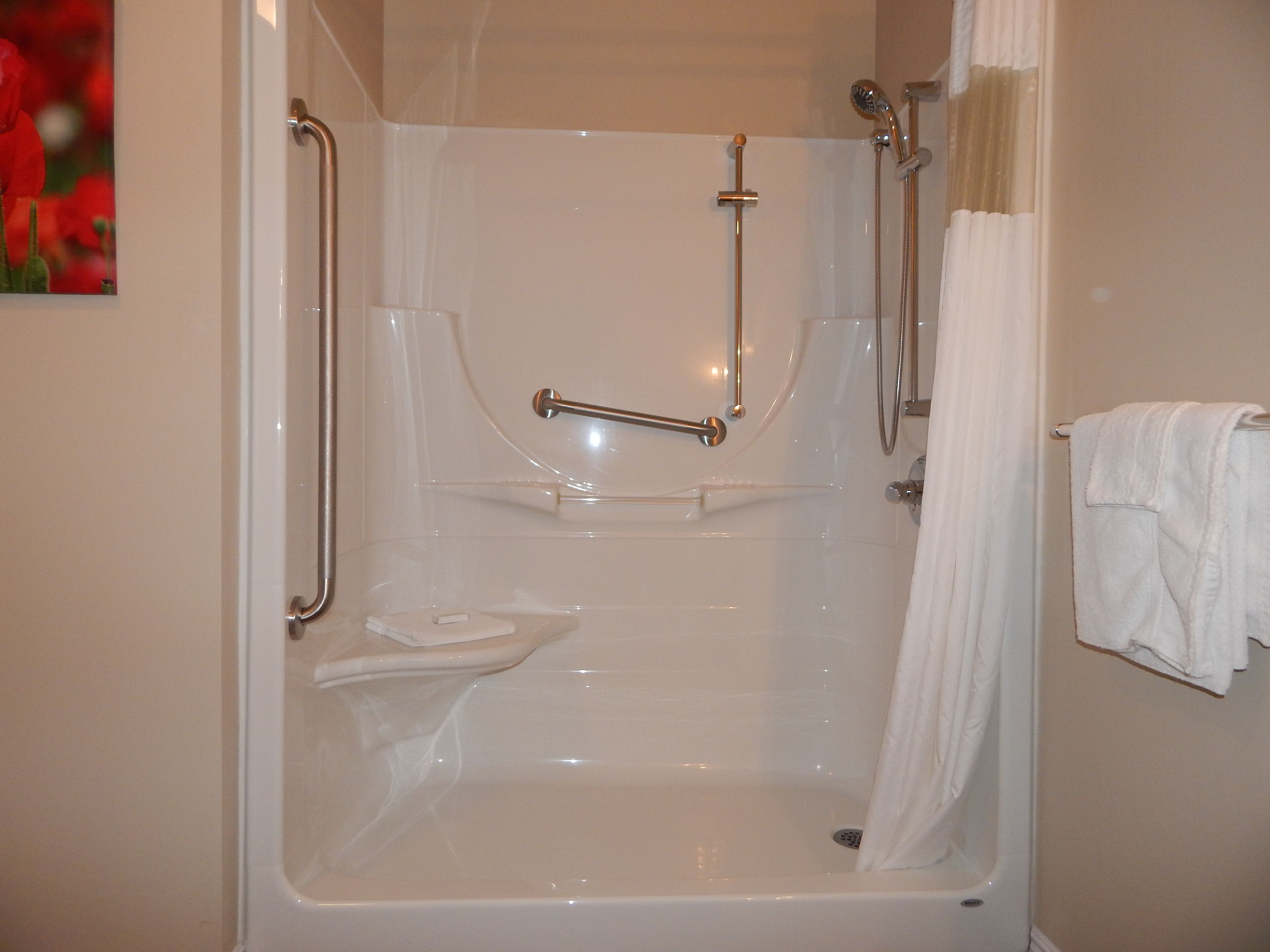 superior room, 1 queen bed, accessible (hotel) | bathroom | free toiletries, hair dryer, towels