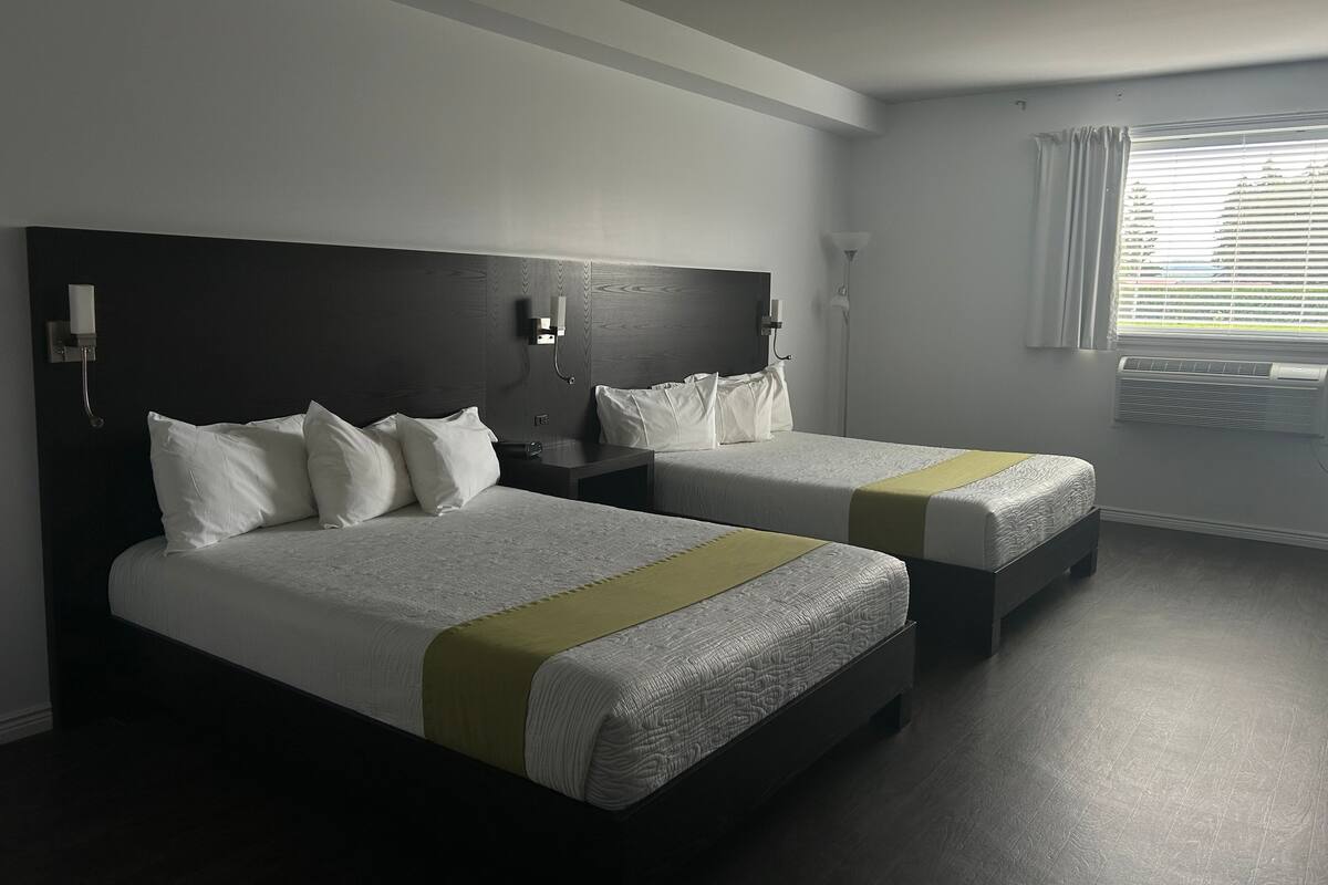 高級客房, 2 張加大雙人床 (Hotel) | 書桌、遮光布/窗簾、隔音、熨斗/熨衣板