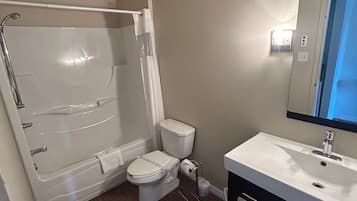 Artículos de higiene personal gratuitos, secador de pelo y toallas