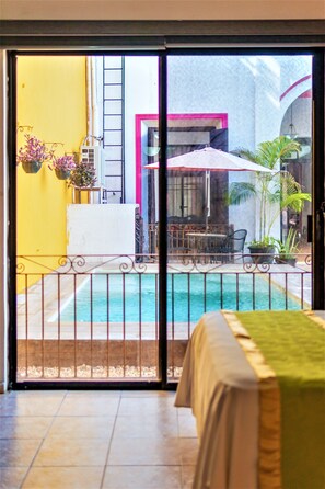 Quarto solteiro, 1 cama de casal | Roupas de cama premium, escrivaninha, ferros/tábuas de passar roupa