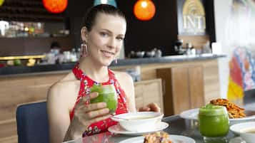 3 restaurants, breakfast, lunch, dinner served; Italian cuisine