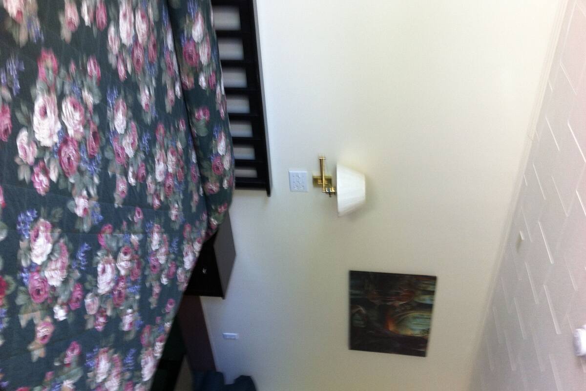 Deluxe Room, 1 King Bed | Desk, iron/ironing board, free WiFi