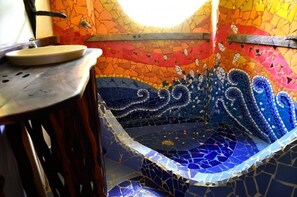 Suite, Quadruple, Sea View | حمام | تجهيزات دش، مستلزمات مجانية للعناية الشخصية، مناشف