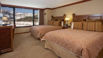 Condo, 2 Bedrooms | 2 bilik tidur, peti besi dalam bilik, meja, Wi-fi percuma