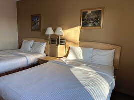 Escritorio y espacio para trabajar con laptop