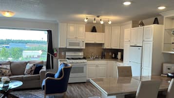 Private Apartment, 1 Bedroom, Full Kitchen, Unit 5, Arctic Fox Vacation Rentals | Living area | Smart TV