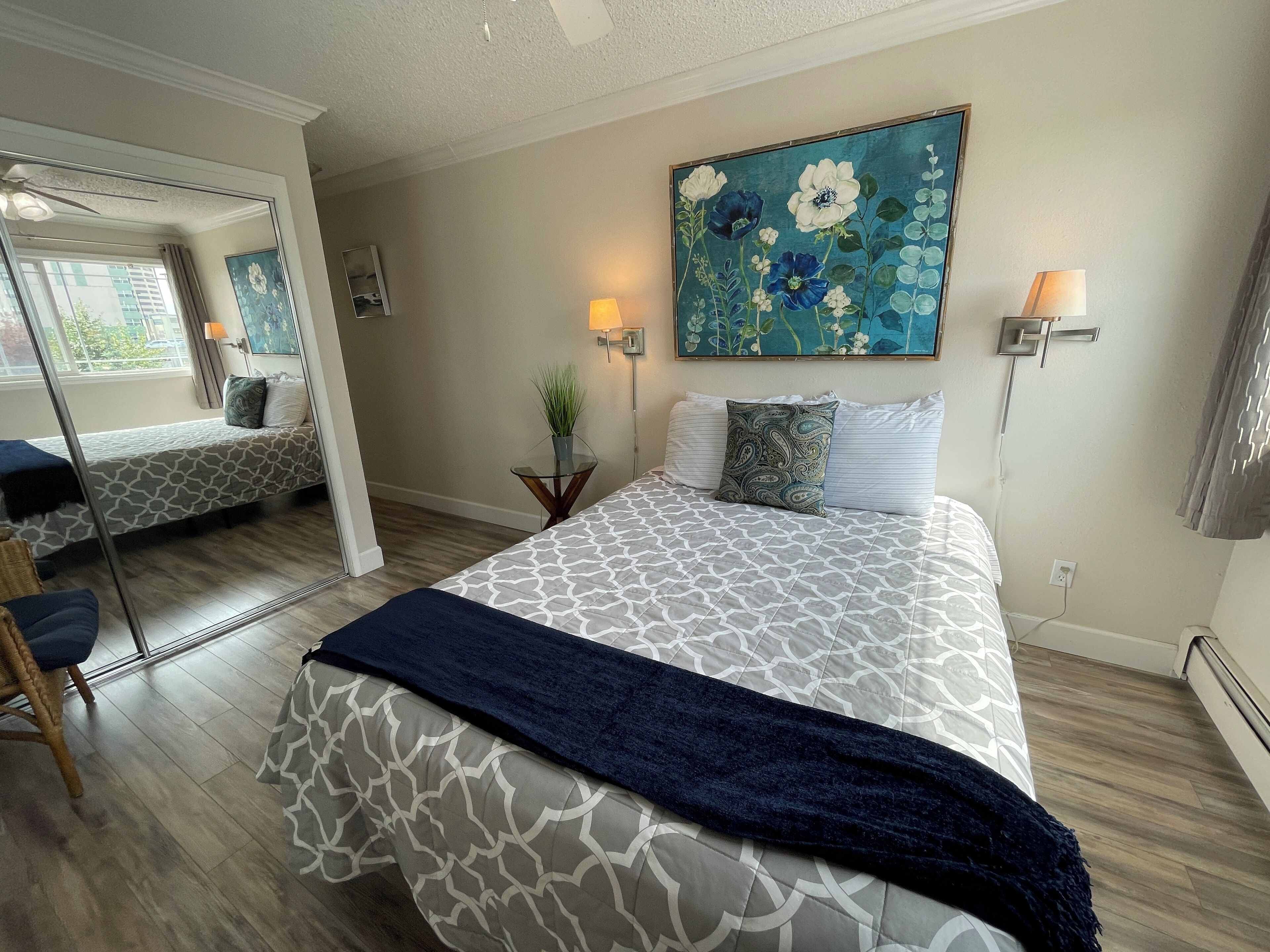 Private Apartment, 1 Bedroom, Full Kitchen, Unit 5, Arctic Fox Vacation Rentals | Individually decorated, individually furnished, blackout curtains