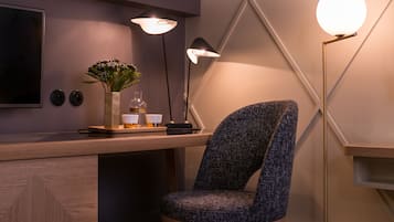 Habitación doble estándar | Ropa de cama de alta calidad y minibar