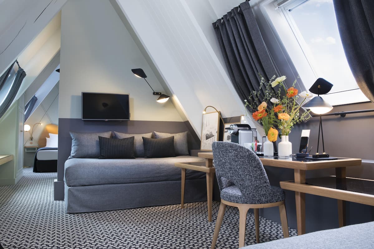 Suite | Premium bedding, minibar, in-room safe, blackout drapes