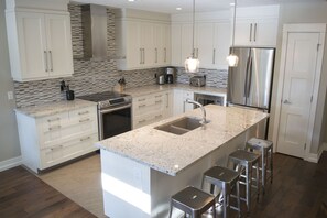 Premium Two Bedroom plus Den with Hot Tub | Private kitchen - The Summit at Grande Rockies (Canmore)