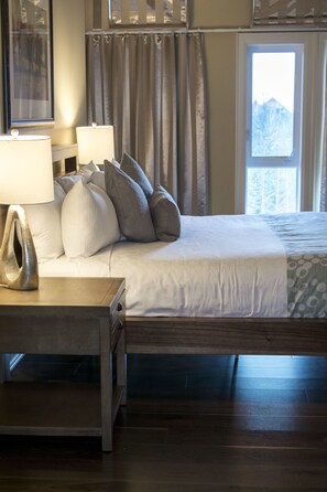 Room - The Summit at Grande Rockies (Canmore)