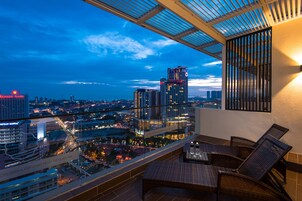 Executive Suite, 2 Bedrooms, City View | Minibar, in-room safe, desk, blackout drapes