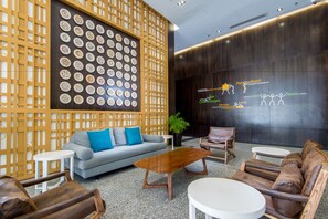 Coin salon dans le hall