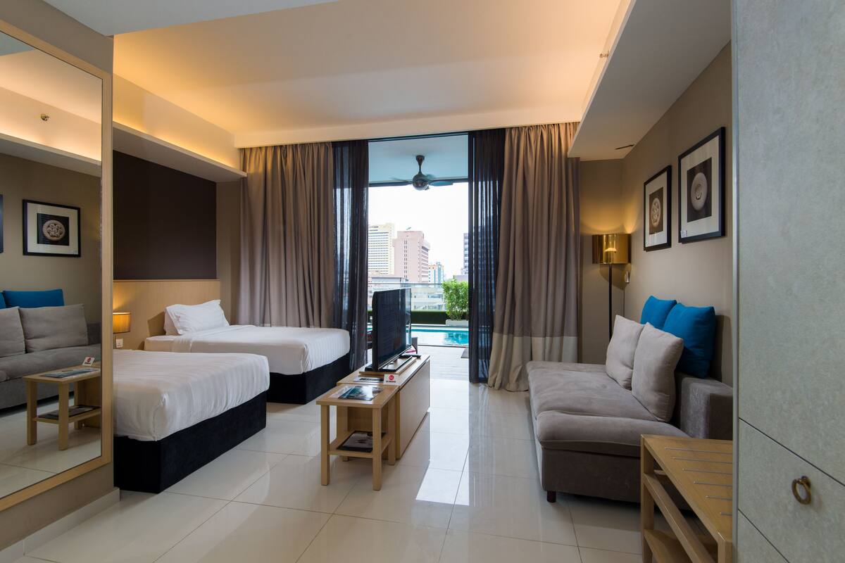 Poolside Suite - Twin