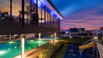 Outdoor pool, sun loungers