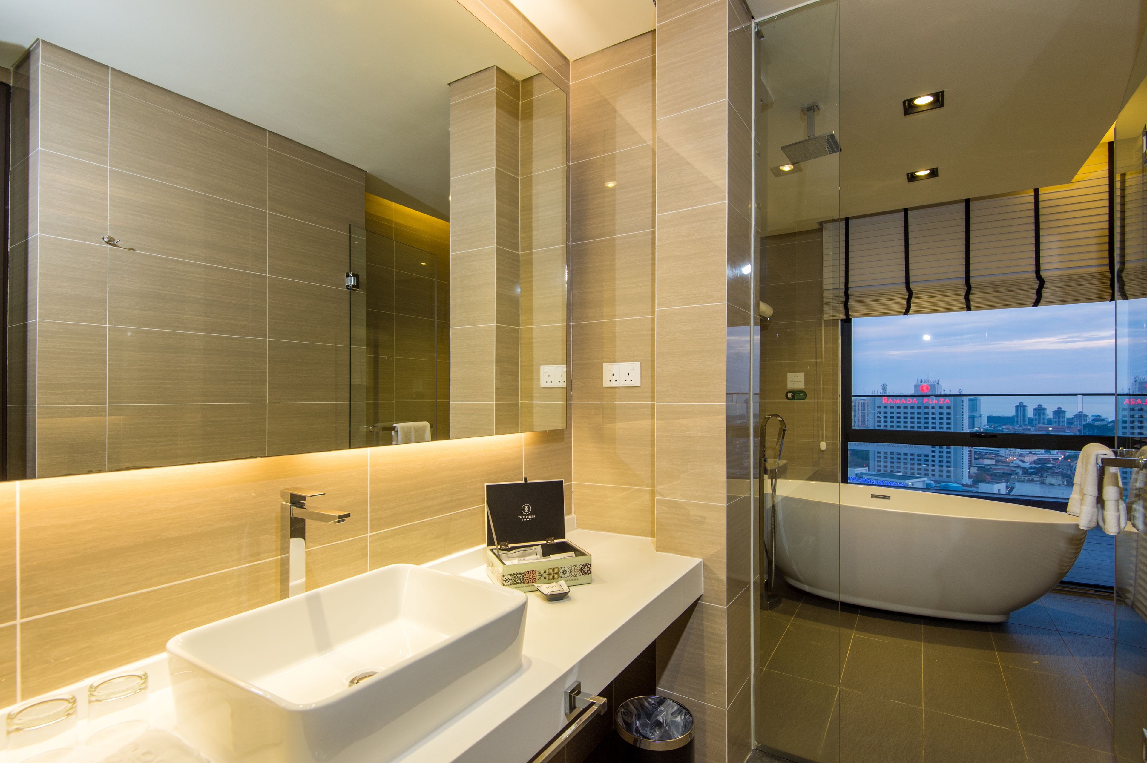 executive room, 1 king bed, balcony city view | bathroom | shower, free toiletries, hair dryer, slippers