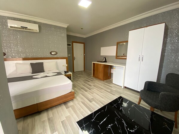 Exclusive Suite | Minibar, in-room safe, desk, soundproofing - Airport Best Hotel (Istanbul)