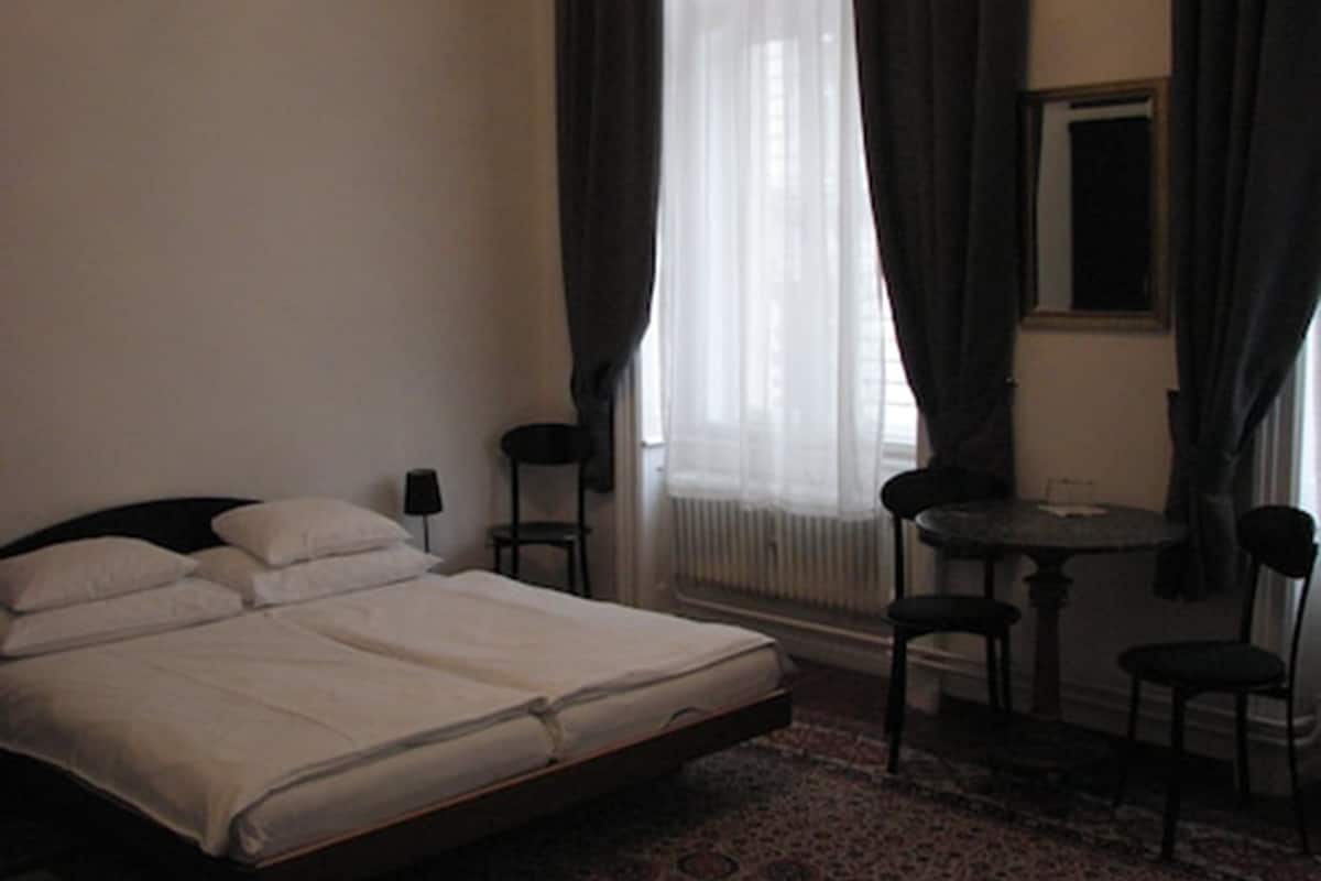 Double Room | Hypo-allergenic bedding, free WiFi, bed sheets