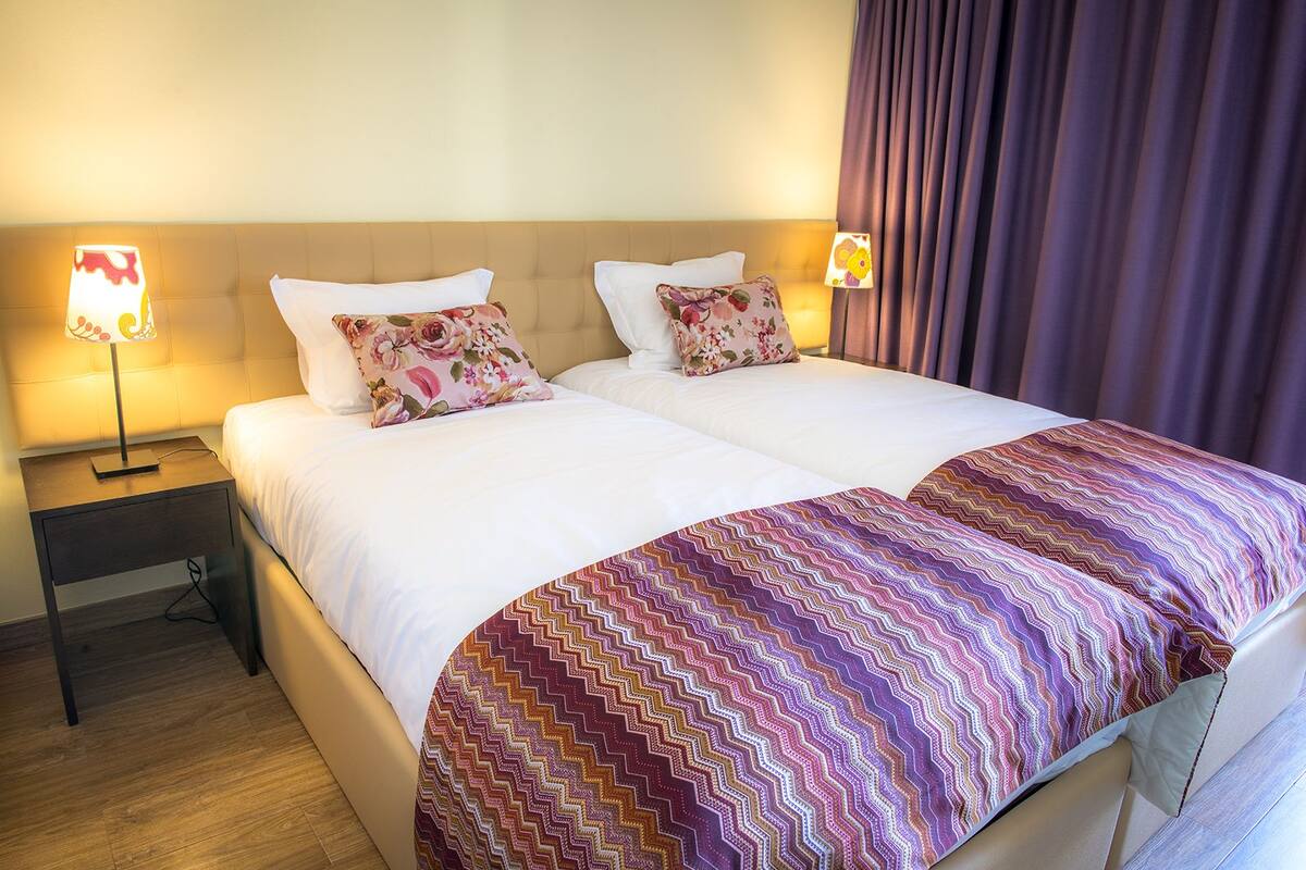 Doppel- oder Zweibettzimmer | Bettwäsche aus ägyptischer Baumwolle, Daunenbettdecken, Minibar