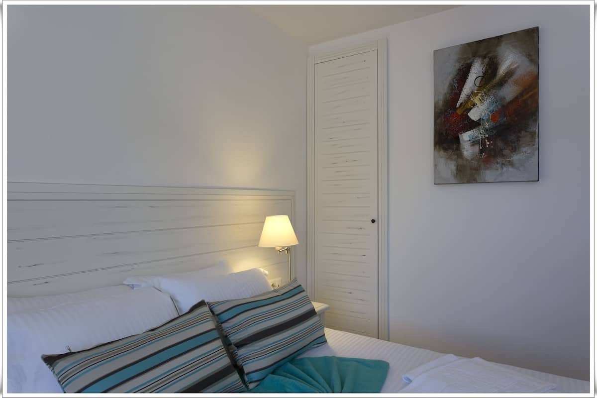 Standard Double Room | In-room safe, free cots/infant beds, rollaway beds, free WiFi