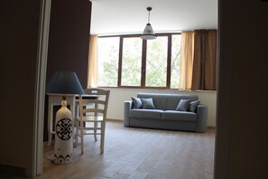 Junior Suite, Balcony, City View | Living area - Locanda Del Drago (Monreale)