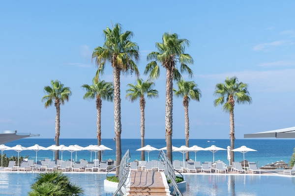 Outdoor pool, an infinity pool, pool umbrellas, sun loungers