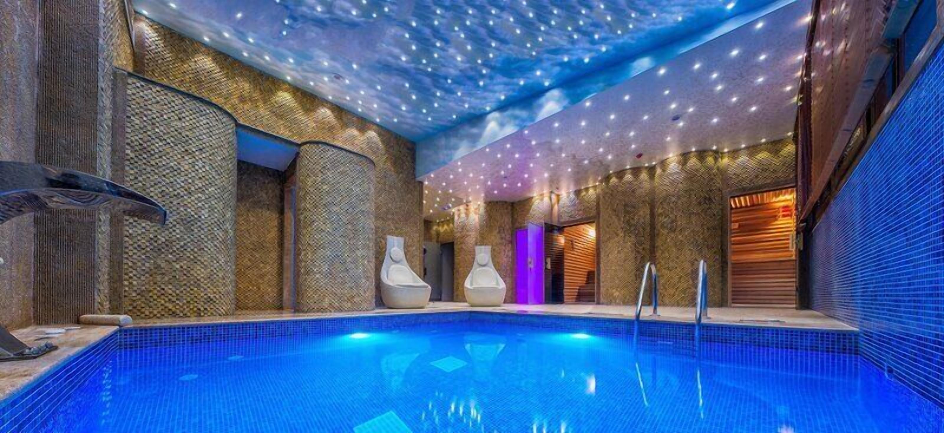Outdoor pool, an infinity pool, pool umbrellas, pool loungers