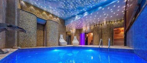 Outdoor pool, an infinity pool, pool umbrellas, sun loungers