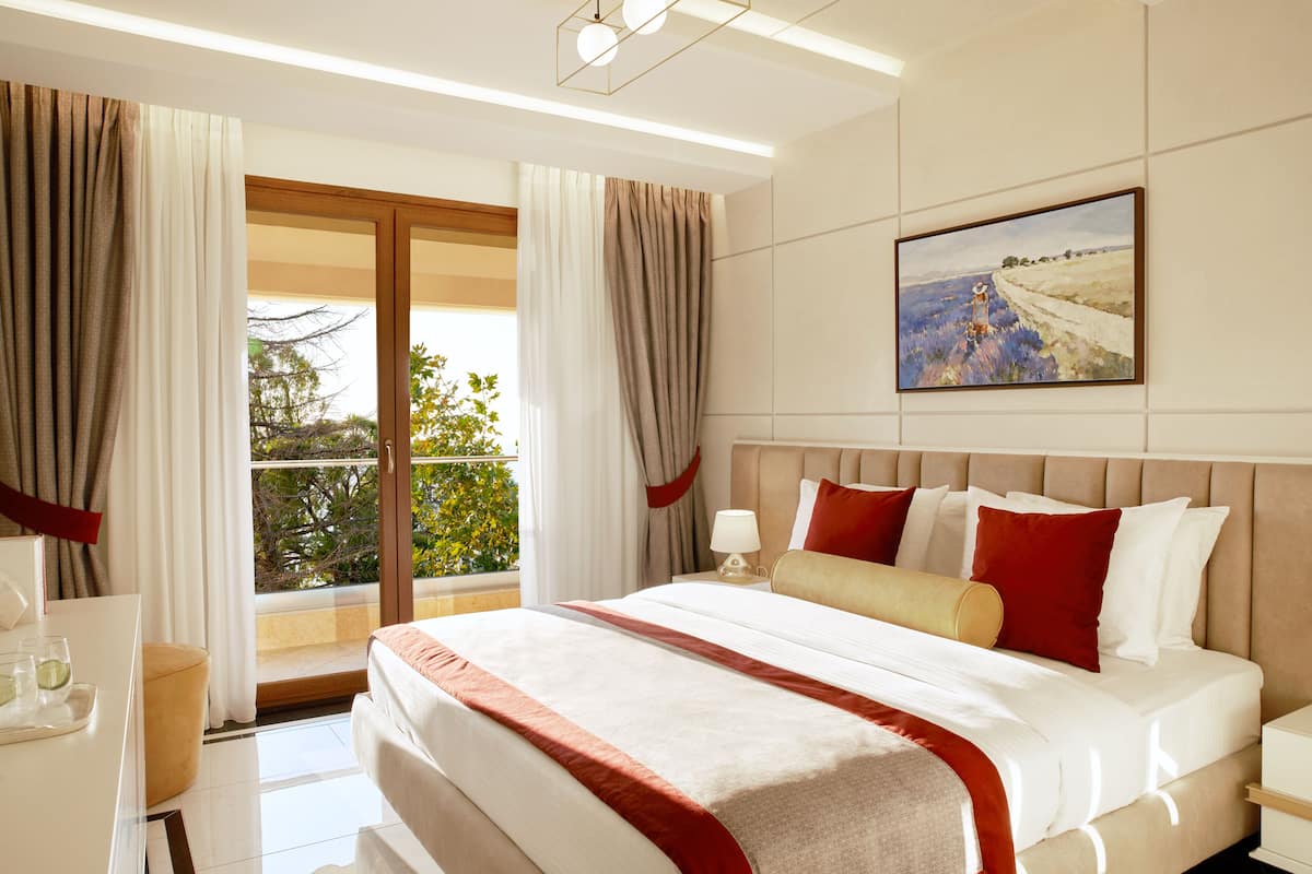 1 bedroom, free minibar, in-room safe, soundproofing
