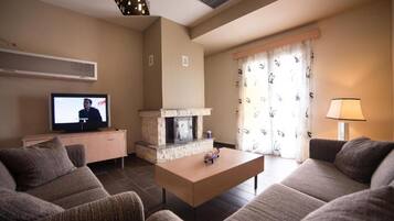 Senior Suite, Sea View | 1 bedroom, in-room safe, desk, laptop workspace