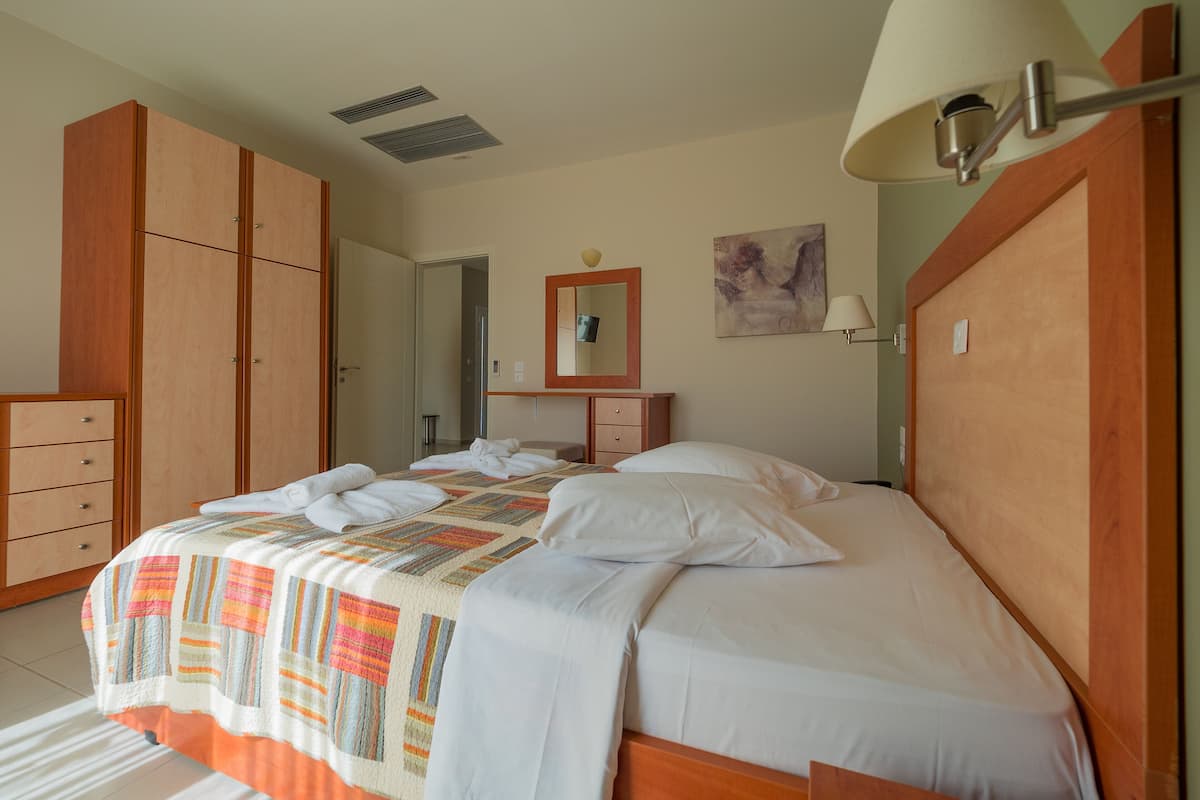 1 bedroom, in-room safe, desk, laptop workspace