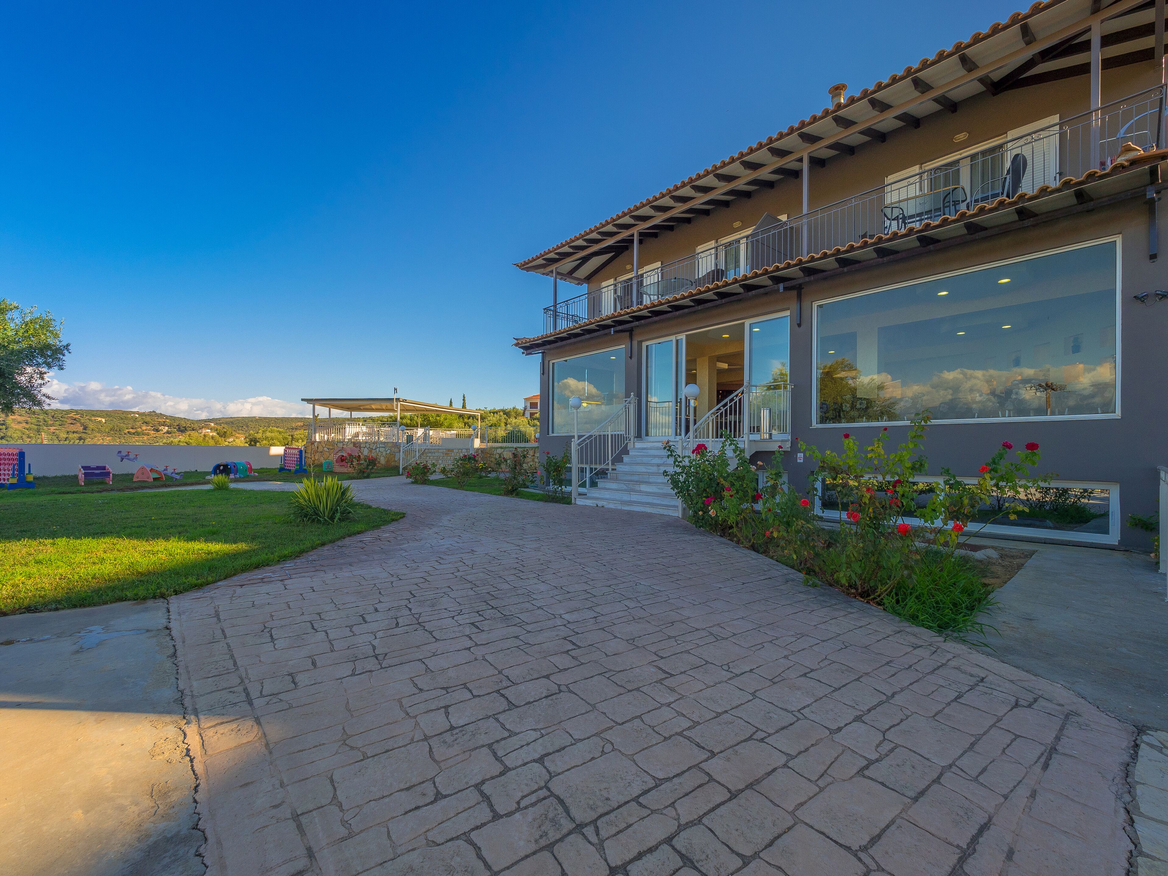 Children’s play area – outdoor