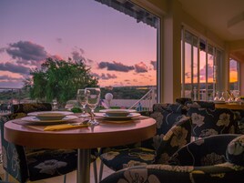 Breakfast and dinner served