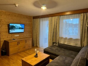 Apartamento familiar (100 qm) | Zona de estar | Una televisión de pantalla plana