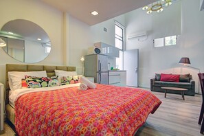 Studio with Gallery | Desk, iron/ironing board, cribs/infant beds, free WiFi