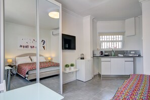Studio with Sea View | Servicios de la habitación