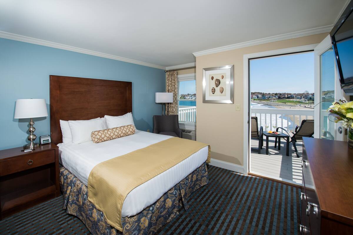 Main Building, 1 Queen Bed, Ocean Front | 客房內保險箱、免費無線上網、獨特裝潢、布置獨特