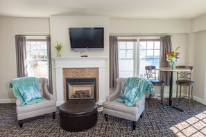 Meeting House Building, 1 King Bed with Fireplace, Oceanview | In-room safe, individually decorated, individually furnished, free WiFi - Union Bluff Hotel & Meeting House (York Beach)