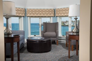 Main Bldg Deluxe King East Studio  | Living area | 32-inch flat-screen TV with cable channels, TV